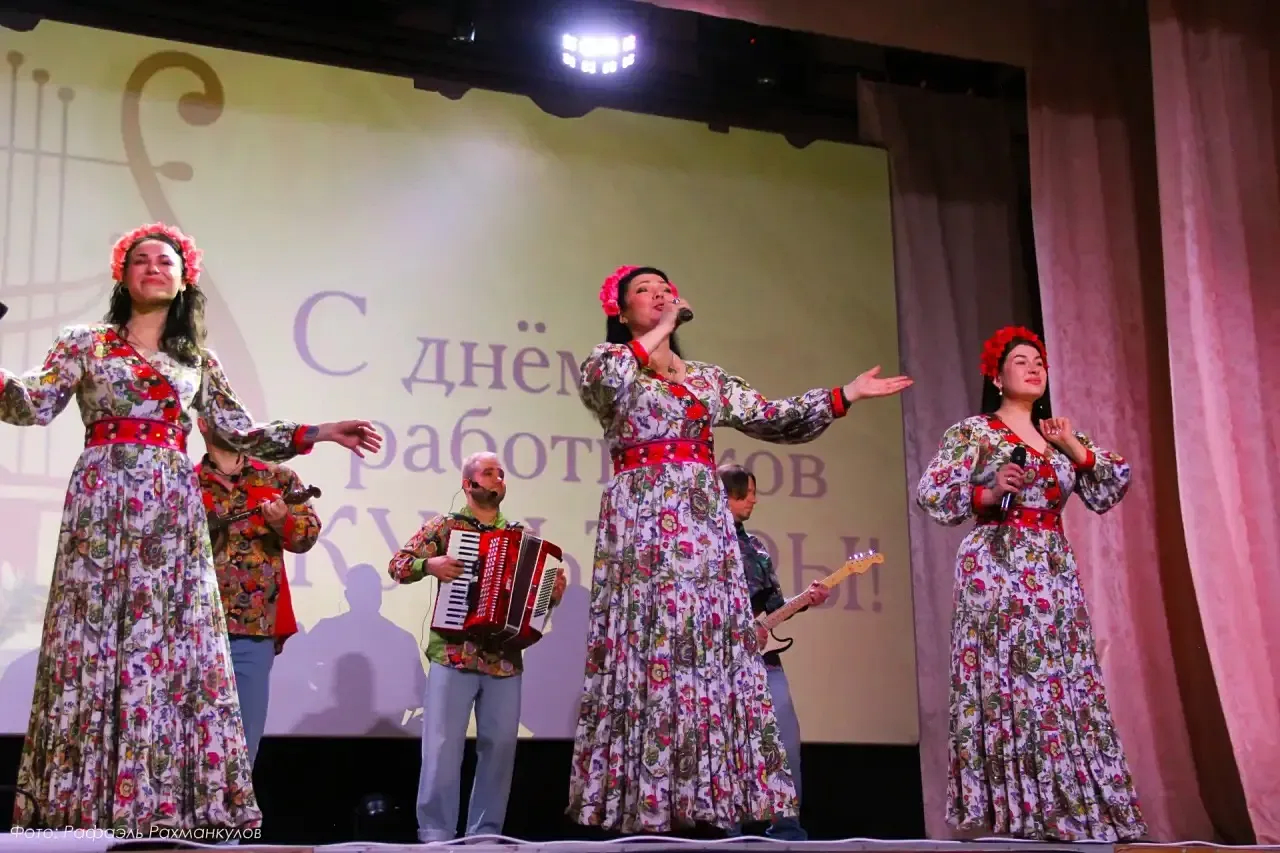 Ансамбль «Злато-Серебро» выступил в Городище в рамках проекта «Творческие встречи» Ансамбль «Злато-Серебро» выступил в Городище в рамках проекта «Творческие встречи»