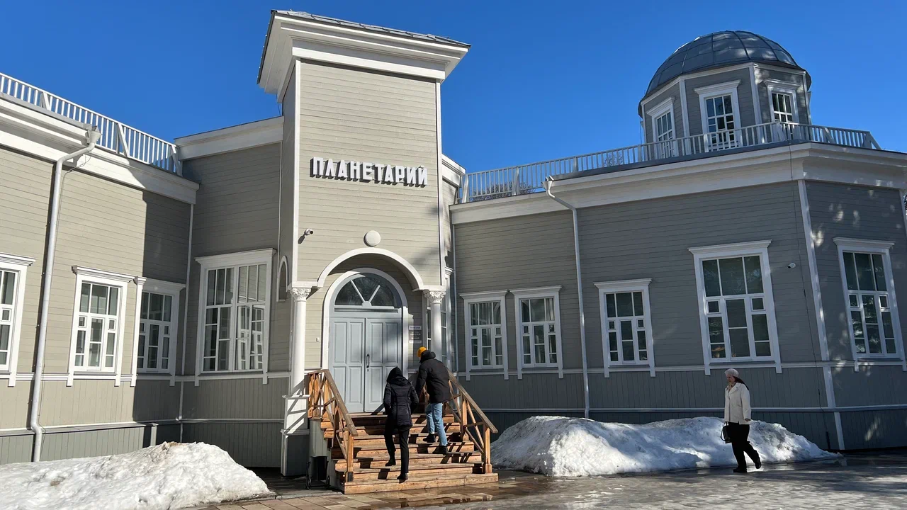 В Пензенском планетарии обсудили будущее полнокупольного кино в России В Пензенском планетарии обсудили будущее полнокупольного кино в России