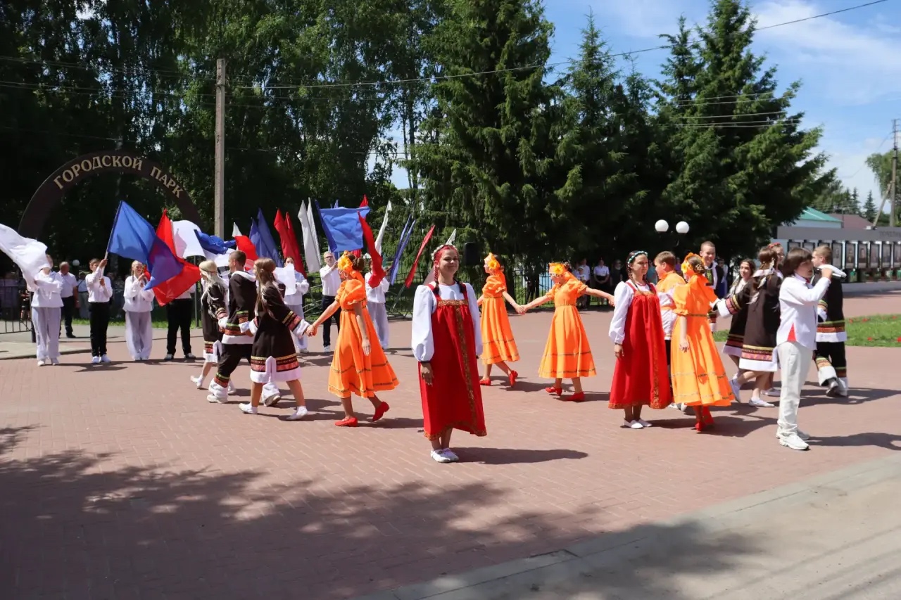 Заместитель министра культуры и туризма Пензенской области Роман Якупов принял участие в праздновании Дня села Наровчат Заместитель министра культуры и туризма Пензенской области Роман Якупов принял участие в праздновании Дня села Наровчат