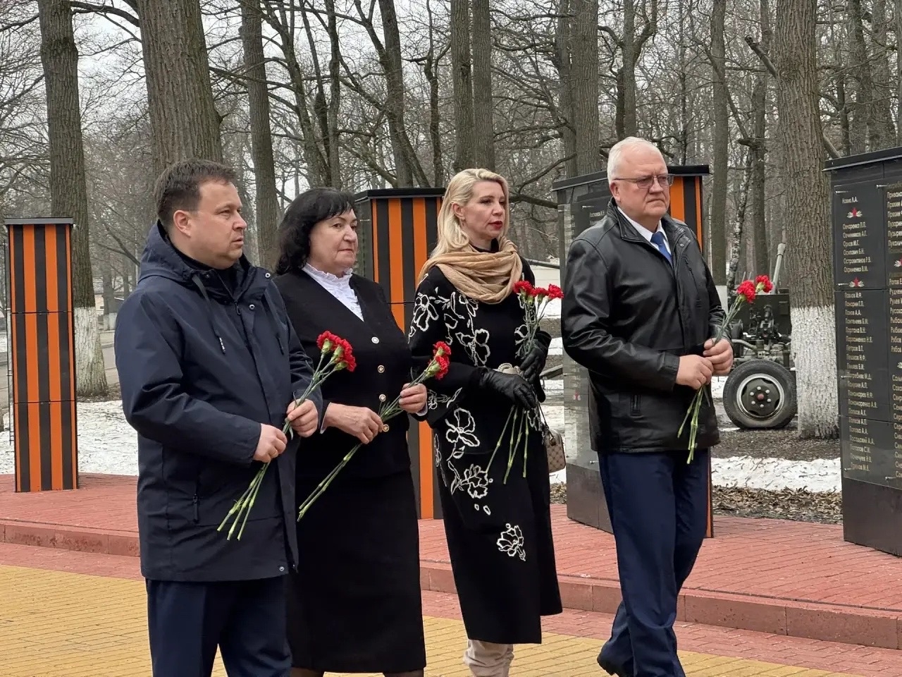 В рамках форума «Две сестры — одна судьба» в Пензе прошла церемония возложения цветов к стеле «Погибшим в Великой Отечественной войне» В рамках форума «Две сестры — одна судьба» в Пензе прошла церемония возложения цветов к стеле «Погибшим в Великой Отечественной войне»