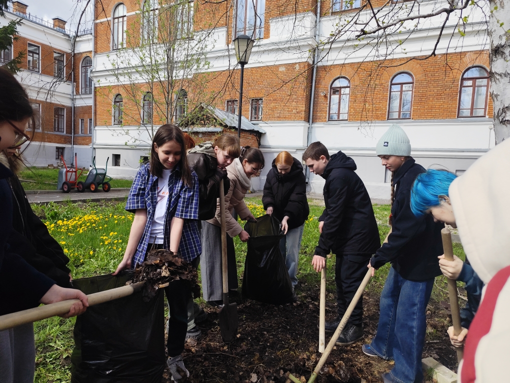 Студенты и преподаватели Пензенского художественного училища приняли участие в акции «Всероссийский день заботы о памятниках истории и культуры» Студенты и преподаватели Пензенского художественного училища приняли участие в акции «Всероссийский день заботы о памятниках истории и культуры»