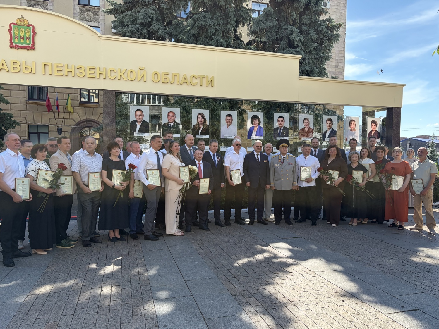 В День России губернатор Олег Мельниченко открыл обновленную Галерею почета и славы Пензенской области