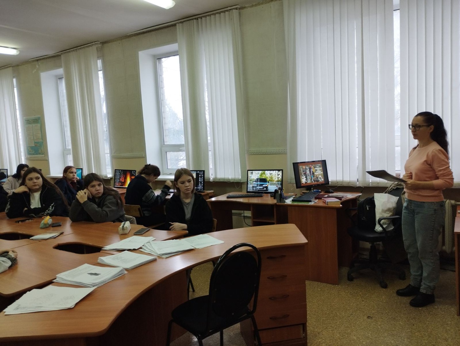 Специалист библиотеки организовала проведение экспертного заседания «Коррупция: преступление и ответственность»