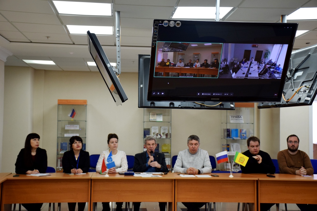 В рамках форума «Две сестры – одна судьба» в библиотеке им. М.Ю. Лермонтова провели телемост с Брестской областной библиотекой имени М. Горького В рамках форума «Две сестры – одна судьба» в библиотеке им. М.Ю. Лермонтова провели телемост с Брестской областной библиотекой имени М. Горького