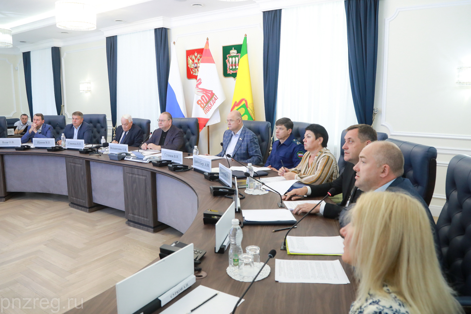 Олег Мельниченко акцентировал внимание на необходимости поддержки молодых специалистов в сфере культуры