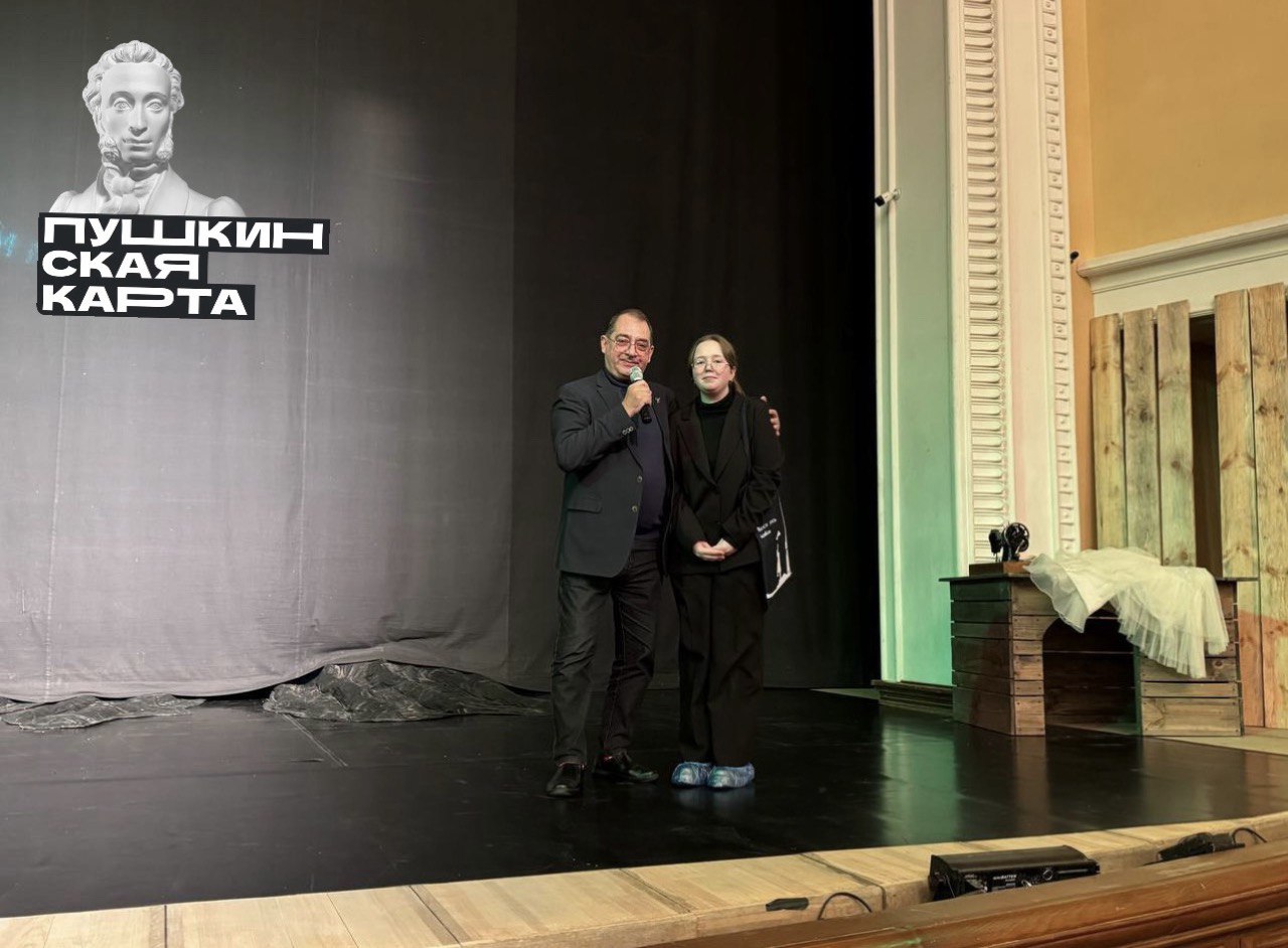 Трехтысячному «пушкинисту» вручен подарок от Пензенского драмтеатра Трехтысячному «пушкинисту» вручен подарок от Пензенского драмтеатра