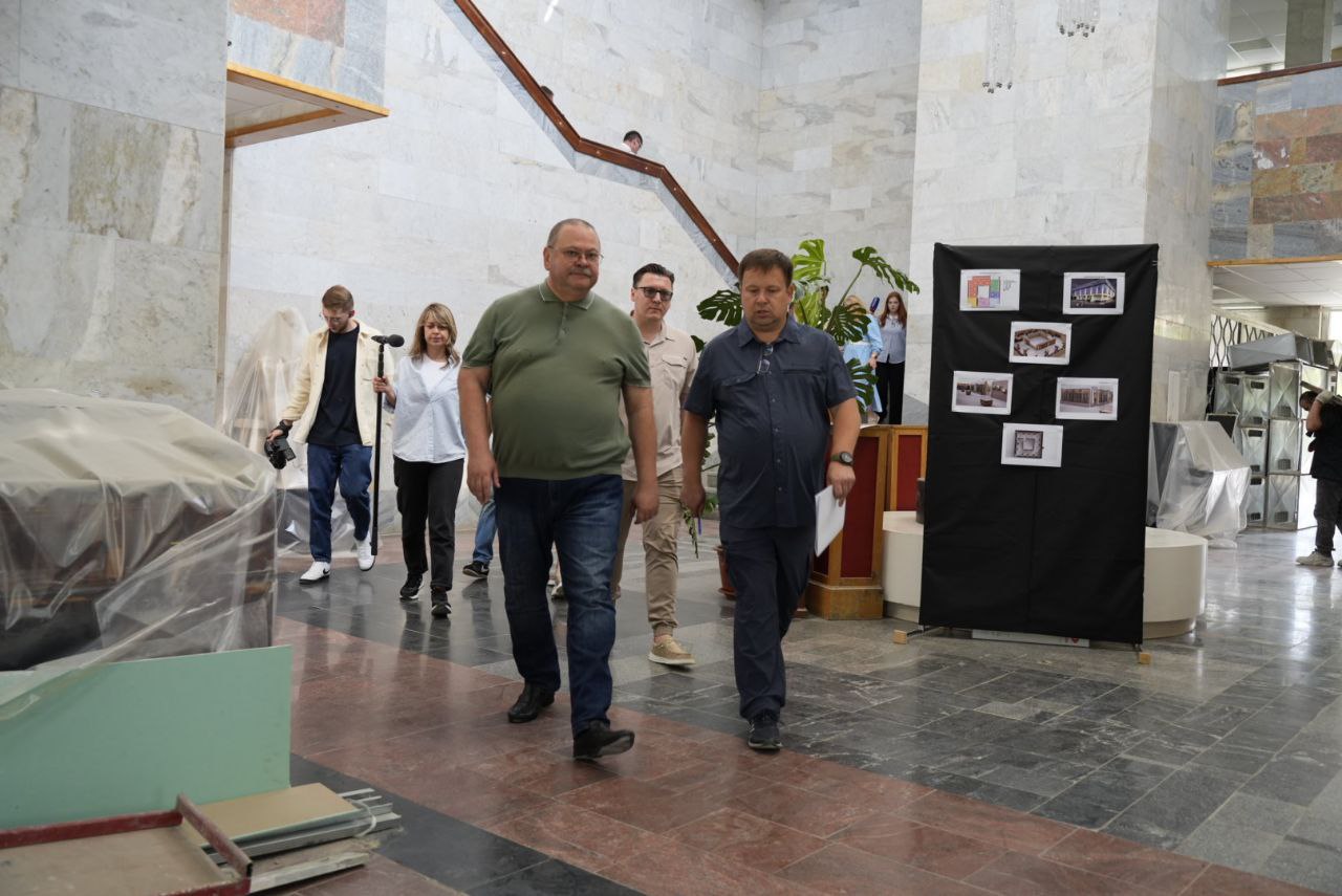 Олег Мельниченко оценил ход капремонта Музея стекла и хрусталя в Никольске Олег Мельниченко оценил ход капремонта Музея стекла и хрусталя в Никольске