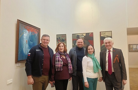 В Губернаторском доме открылась выставка «Народу-победителю – слава!» В Губернаторском доме открылась выставка «Народу-победителю – слава!»