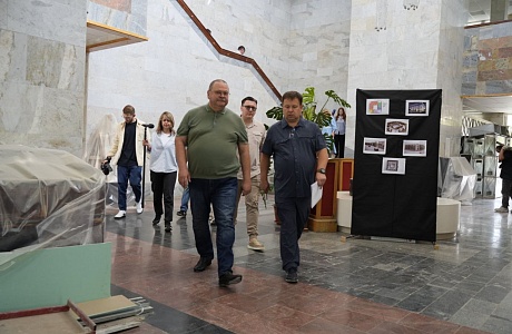 Олег Мельниченко оценил ход капремонта Музея стекла и хрусталя в Никольске Олег Мельниченко оценил ход капремонта Музея стекла и хрусталя в Никольске