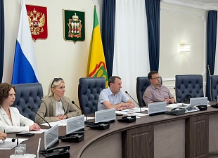 В правительстве региона обсудили реализацию проектов в сферах культуры, образования и спорта