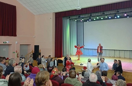 Жители Неверкинского района побывали на концерте ансамбля «Горница» в рамках «Творческих встреч»