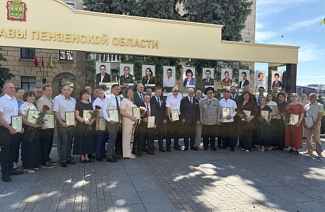 В День России губернатор Олег Мельниченко открыл обновленную Галерею почета и славы Пензенской области В День России губернатор Олег Мельниченко открыл обновленную Галерею почета и славы Пензенской области