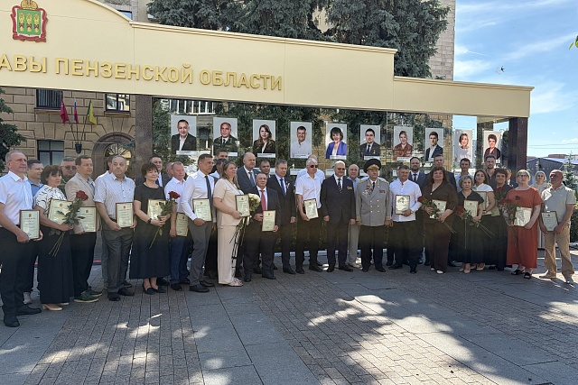 В День России губернатор Олег Мельниченко открыл обновленную Галерею почета и славы Пензенской области