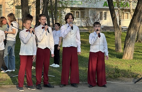 В сквере на улице Дружбы состоялся концерт творческих коллективов Дома народного творчества