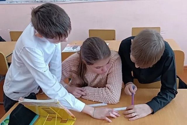 На основе сказочных произведений школьники Кузнецкого района разобрали серьезную проблему На основе сказочных произведений школьники Кузнецкого района разобрали серьезную проблему