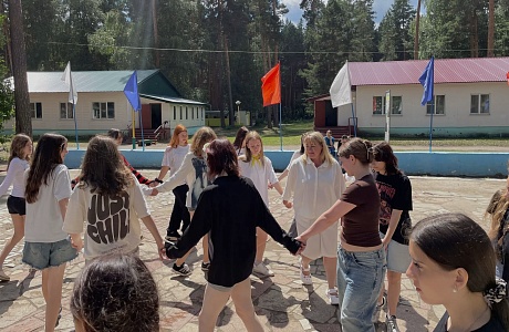 В Единый день фольклора специалисты Дома народного творчества провели программу для ребят из лагеря