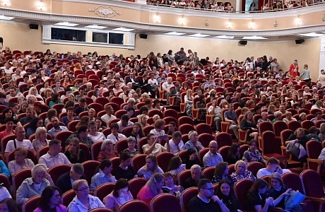 Для владельцев Пушкинской карты в Пензенском драмтеатре стартует акция «Приведи родителей в театр»